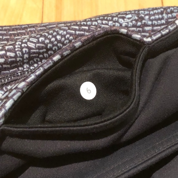 LULULEMON Wunder-Under Tight (size 6) - Picture 4 of 5